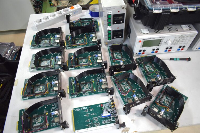 The set of FPGAs and boards used for the control and acquisition of the data. The data thoughput was of XXX /s